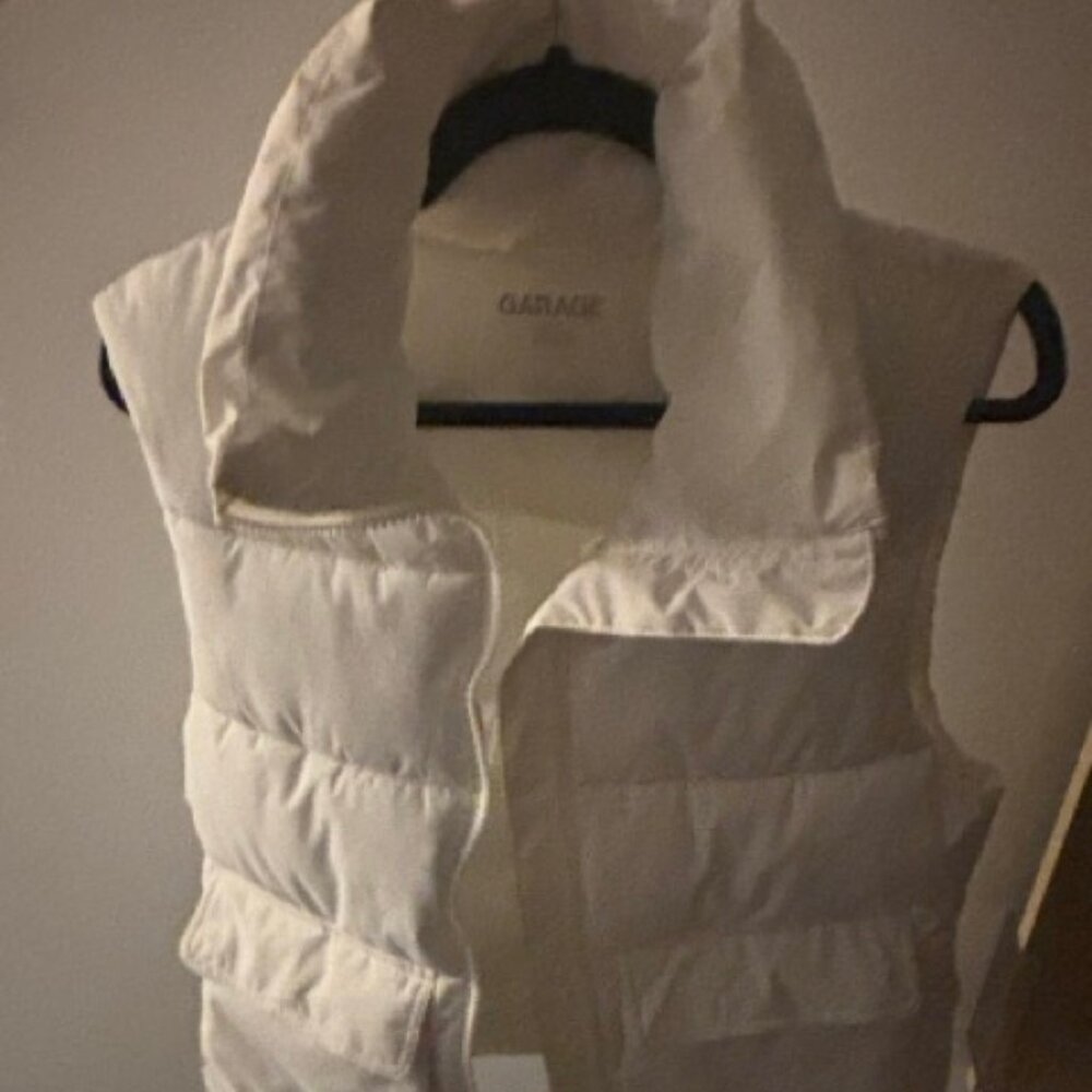 WHITE PUFFER VEST